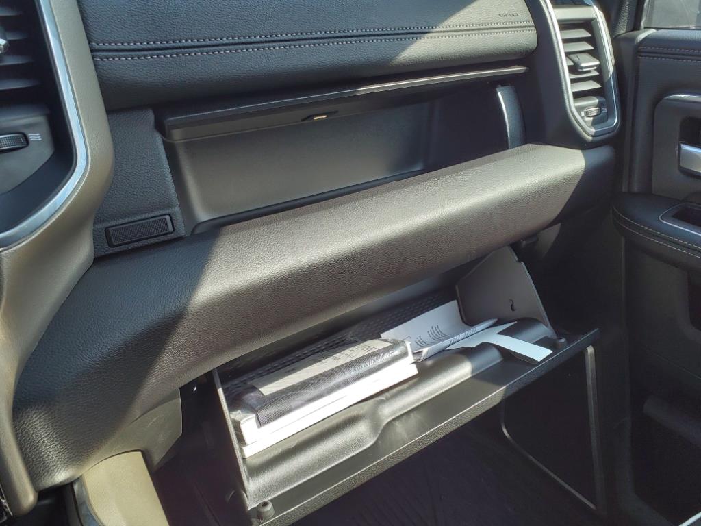 Vehicle image 27 of 33