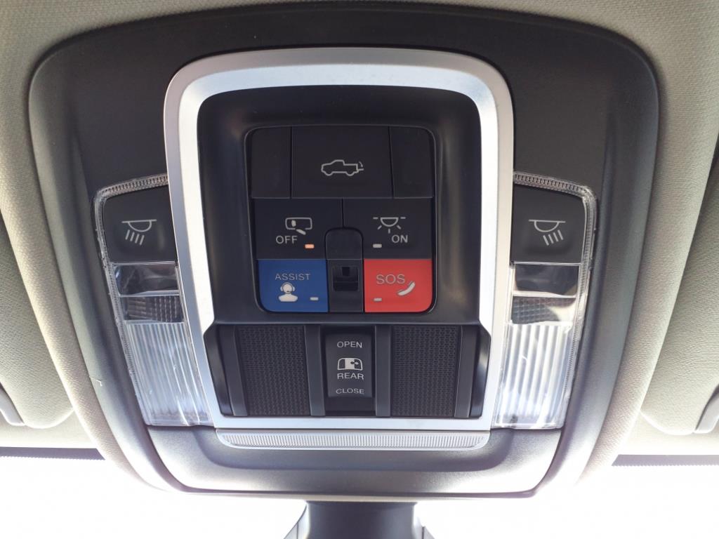 Vehicle image 26 of 33