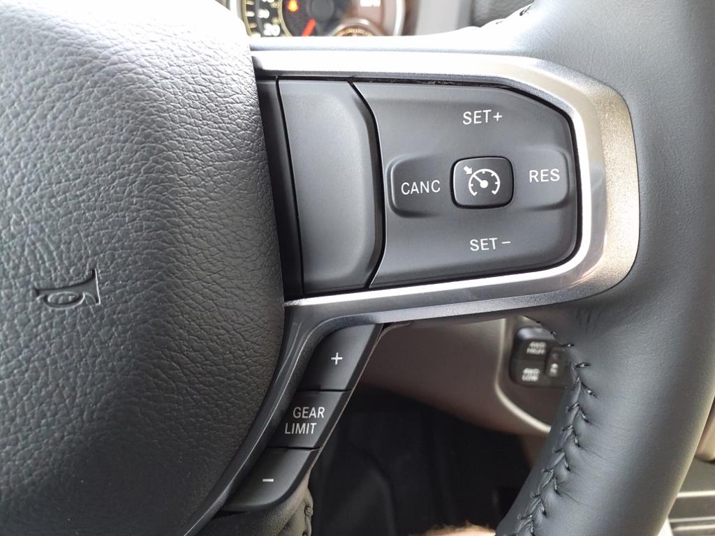 Vehicle image 17 of 33