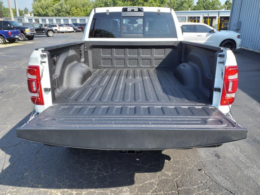 Vehicle image 32 of 33