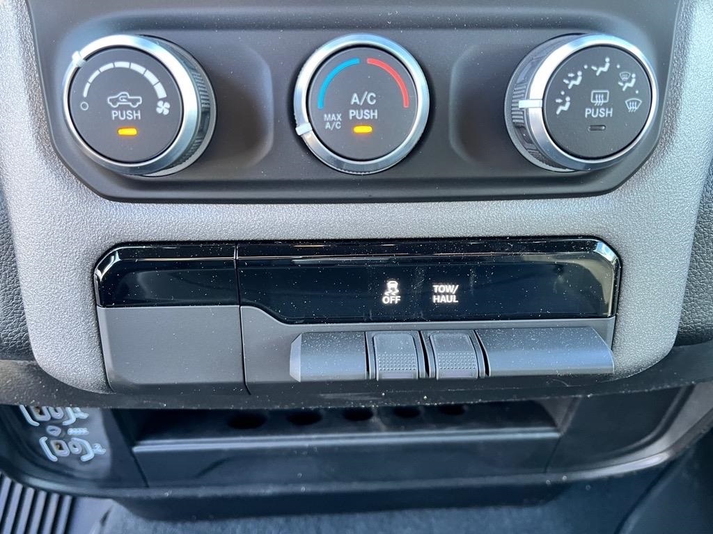 Vehicle image 17 of 19
