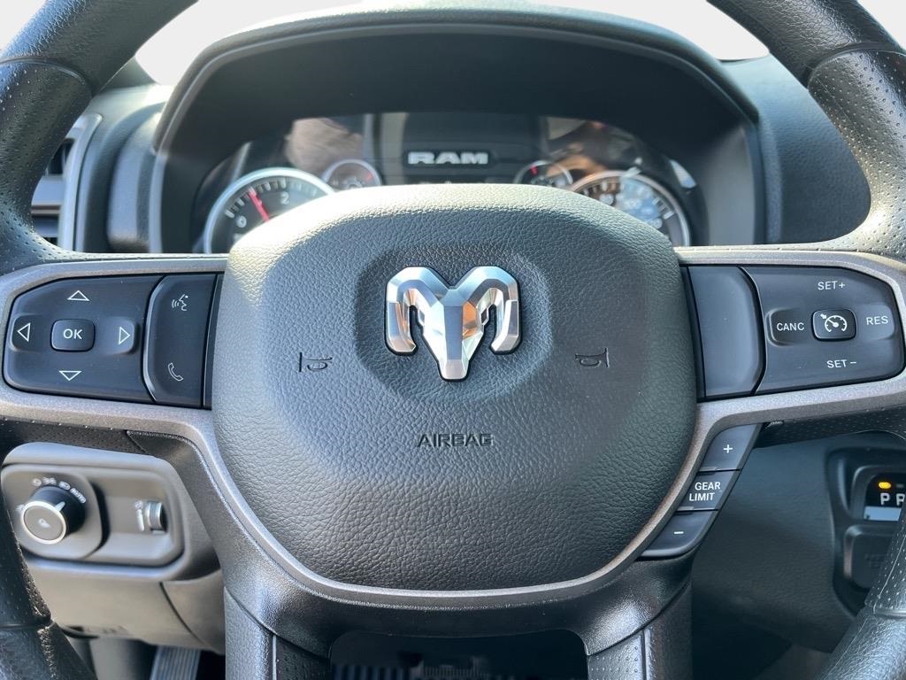 Vehicle image 14 of 19