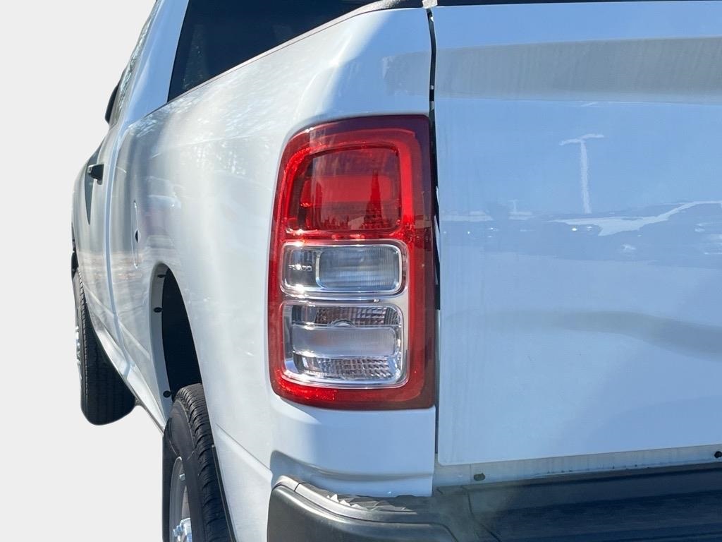 Vehicle image 7 of 19