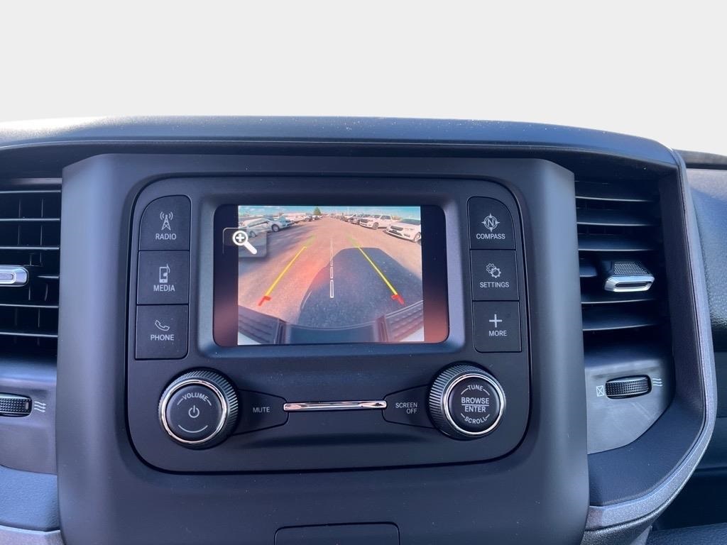 Vehicle image 16 of 19
