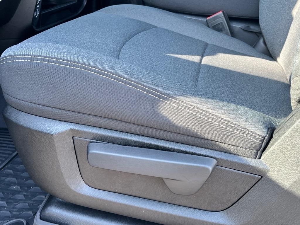 Vehicle image 9 of 19
