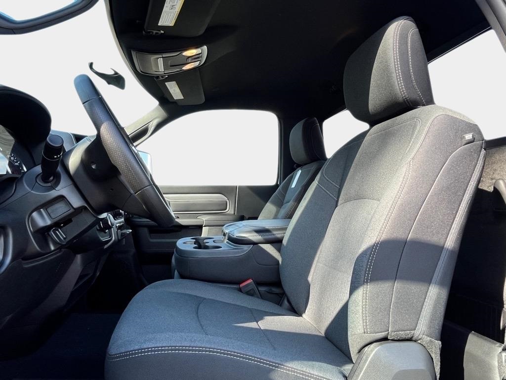 Vehicle image 8 of 19