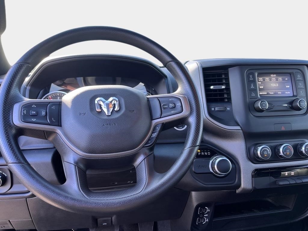 Vehicle image 13 of 19