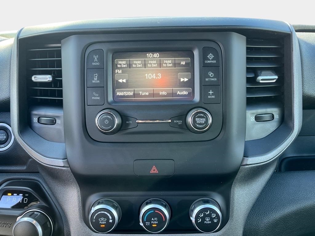 Vehicle image 15 of 19