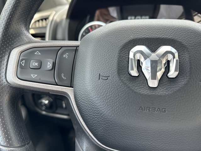 Vehicle image 18 of 19
