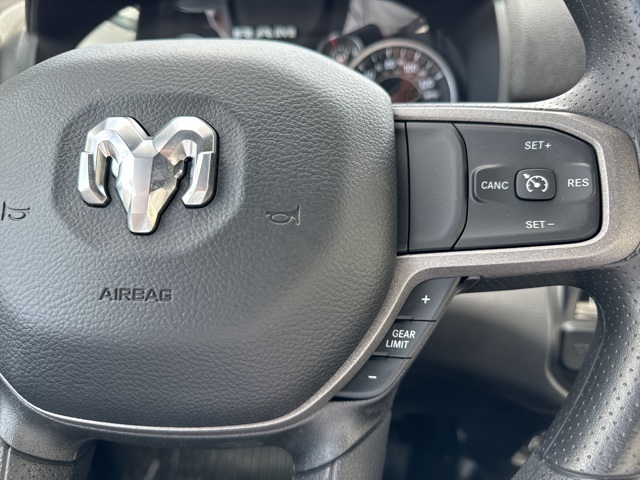 Vehicle image 17 of 19