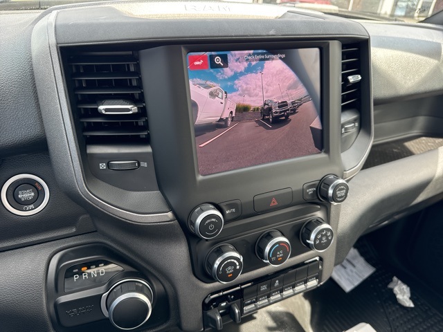 Vehicle image 13 of 19