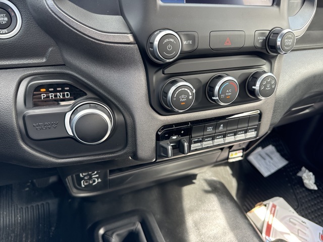 Vehicle image 14 of 19