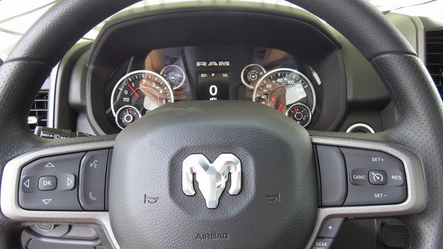 Vehicle image 15 of 21