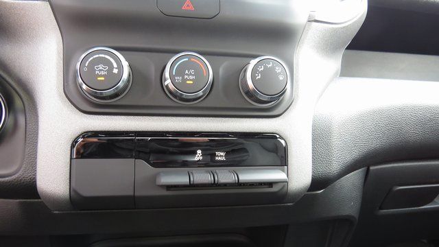 Vehicle image 17 of 21