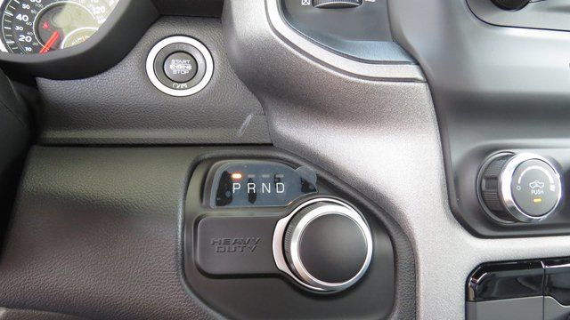 Vehicle image 16 of 21