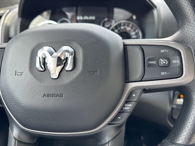 Vehicle image 16 of 18