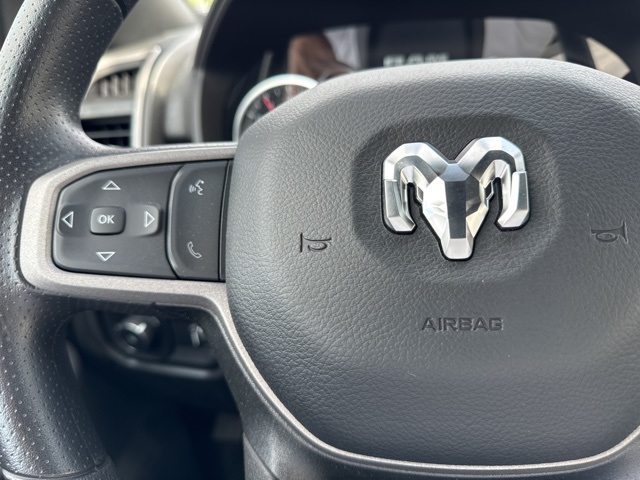 Vehicle image 17 of 18