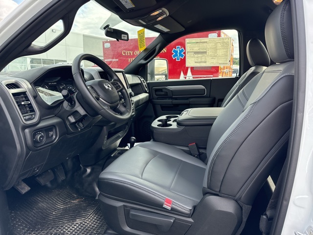 Vehicle image 8 of 18