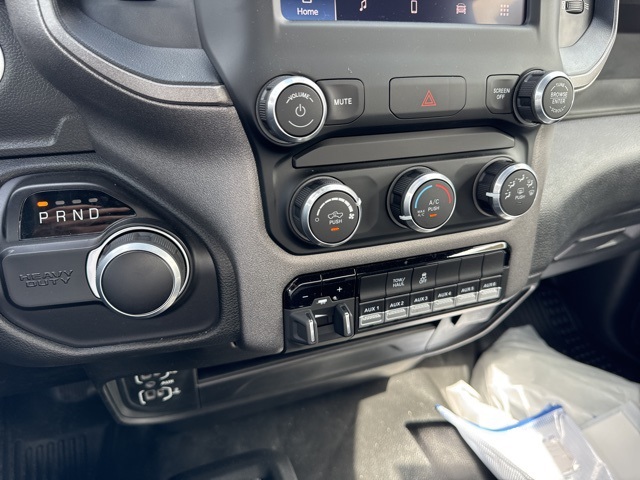 Vehicle image 13 of 18