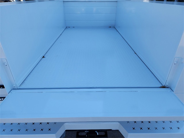Vehicle image 23 of 25