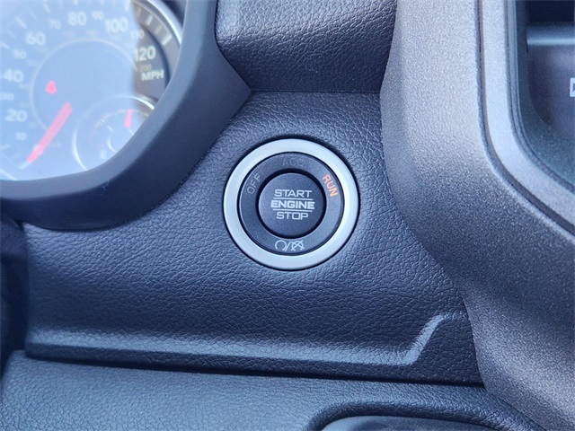 Vehicle image 17 of 25