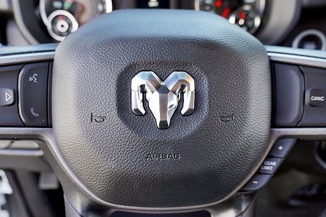 Vehicle image 46 of 48