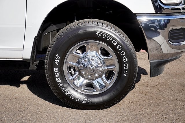 Vehicle image 10 of 48