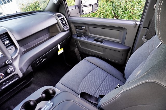 Vehicle image 31 of 48