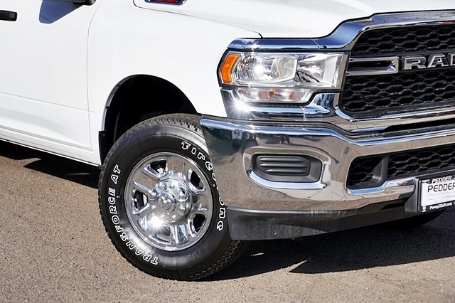 Vehicle image 9 of 48