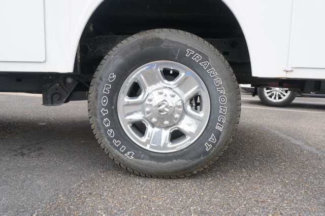 Vehicle image 10 of 34