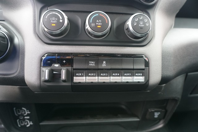 Vehicle image 29 of 34