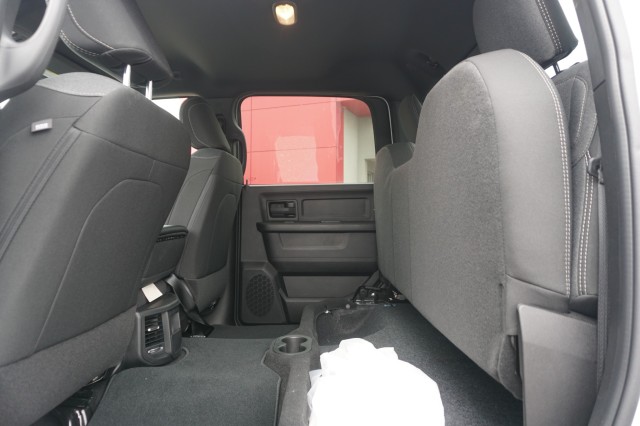 Vehicle image 20 of 34