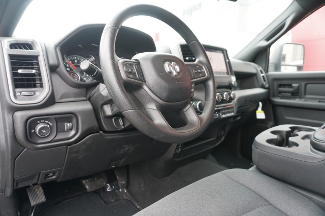 Vehicle image 18 of 34