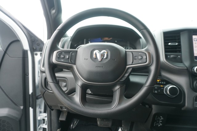 Vehicle image 22 of 34