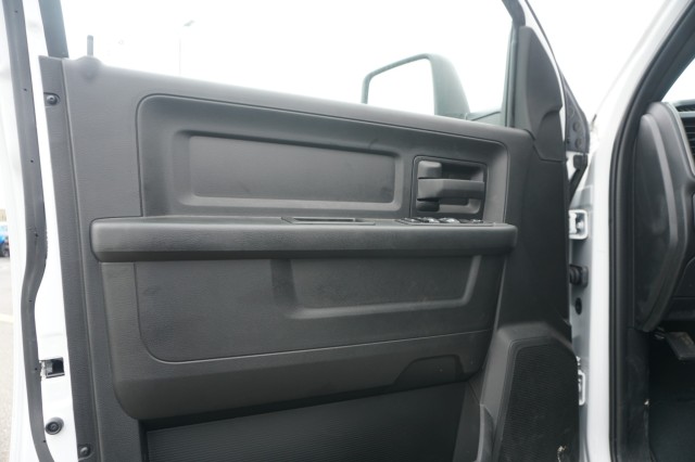 Vehicle image 14 of 34