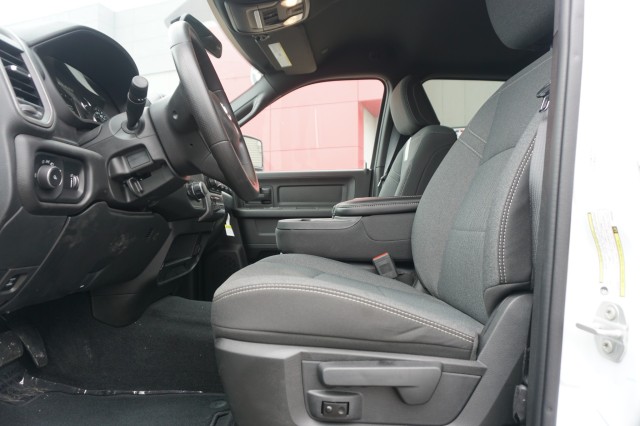 Vehicle image 16 of 34