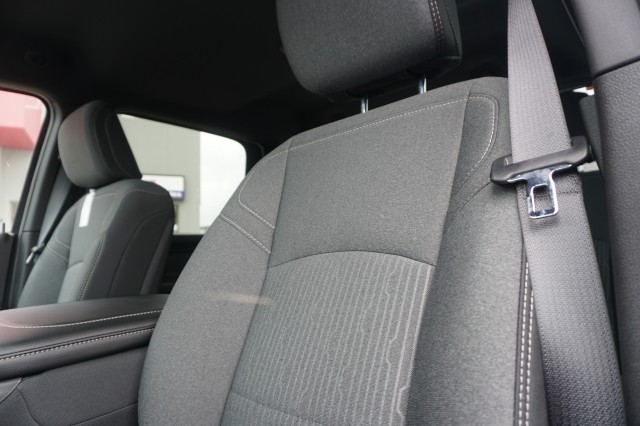 Vehicle image 17 of 34