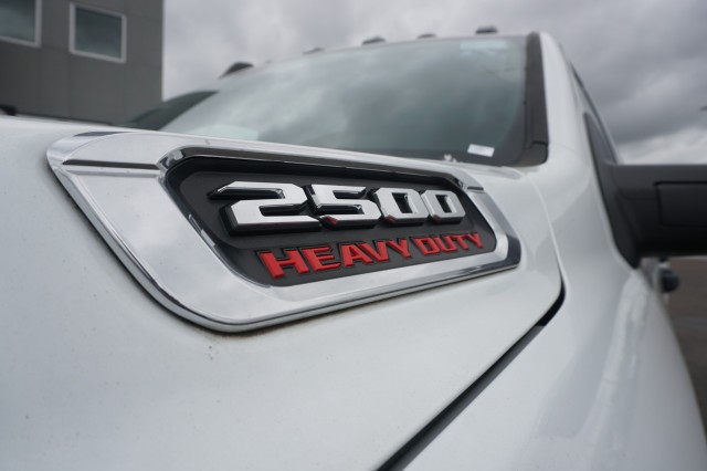 Vehicle image 13 of 34
