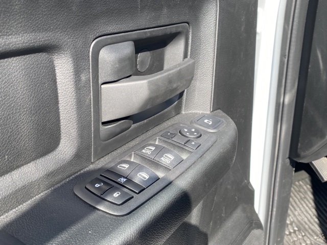 Vehicle image 13 of 35