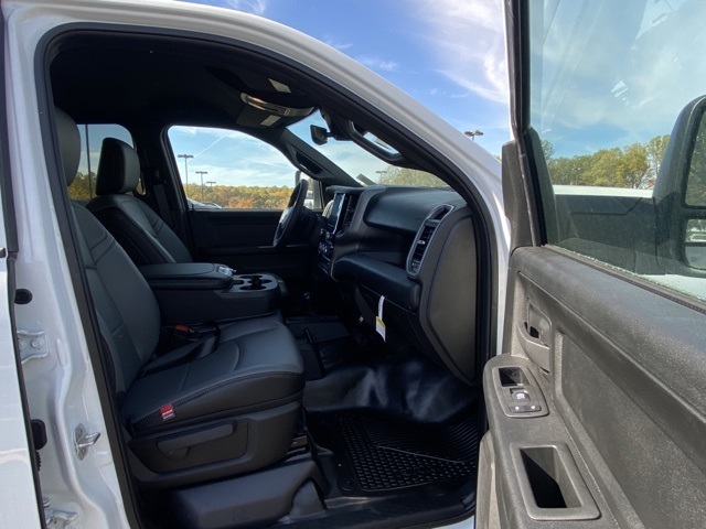 Vehicle image 27 of 35