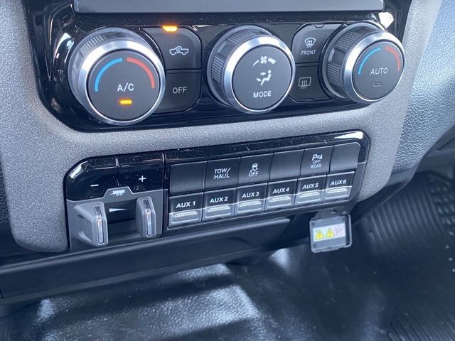 Vehicle image 22 of 35