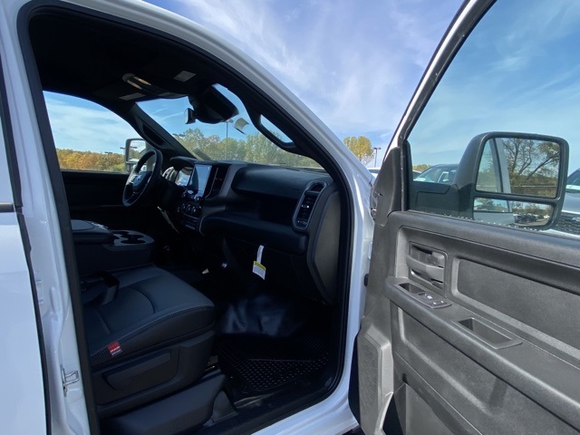 Vehicle image 26 of 35