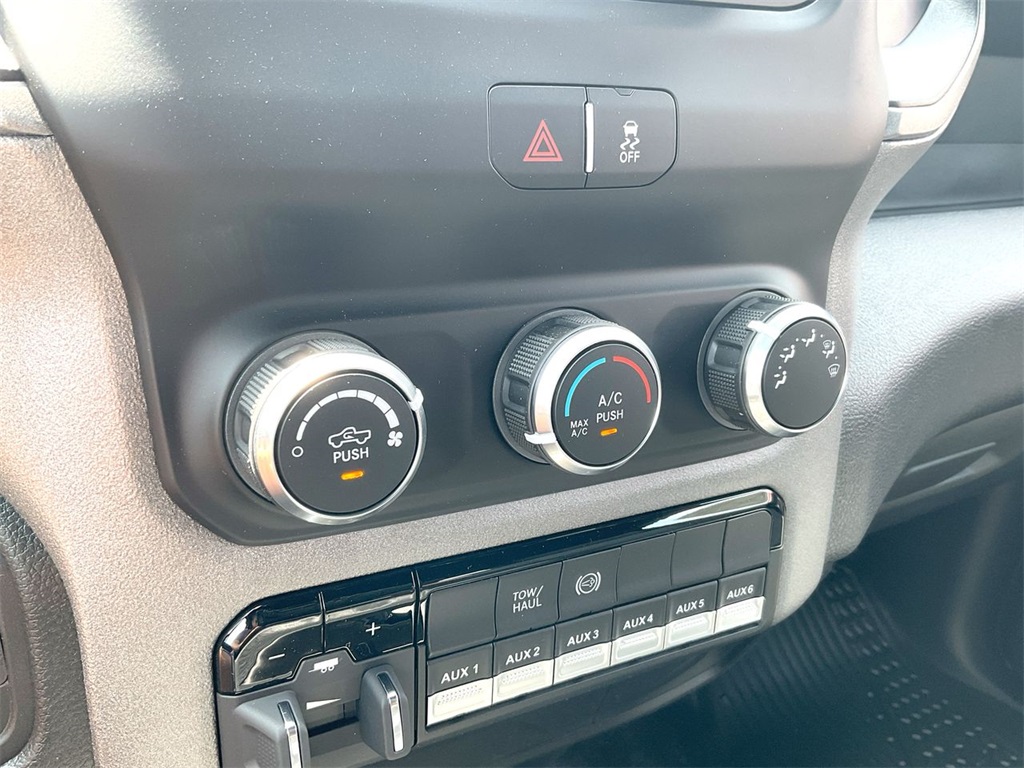 Vehicle image 17 of 23