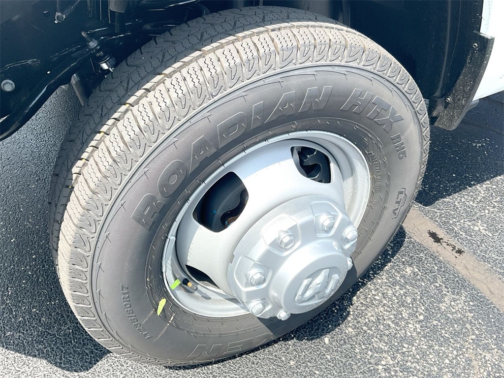 Vehicle image 10 of 23