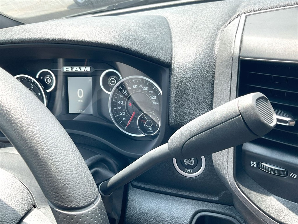 Vehicle image 18 of 23