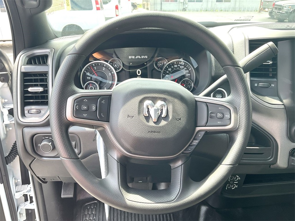Vehicle image 19 of 23
