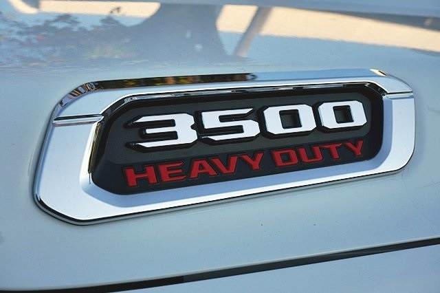 Vehicle image 18 of 41