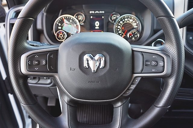Vehicle image 25 of 41