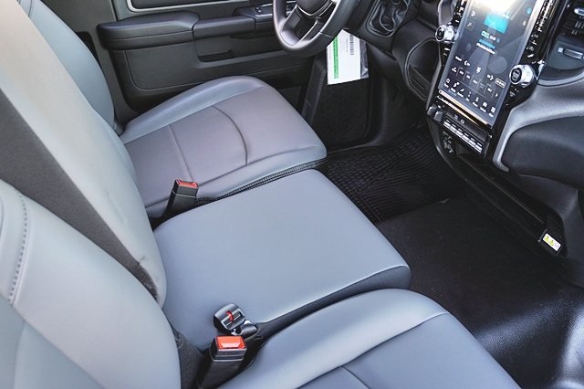 Vehicle image 14 of 41