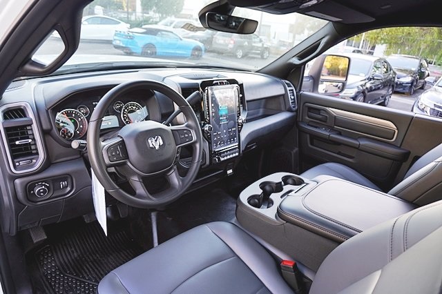 Vehicle image 23 of 41